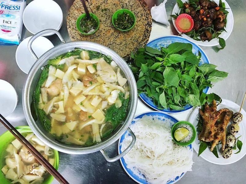 Lẩu Gà Lá É - Phạm Văn Chiêu