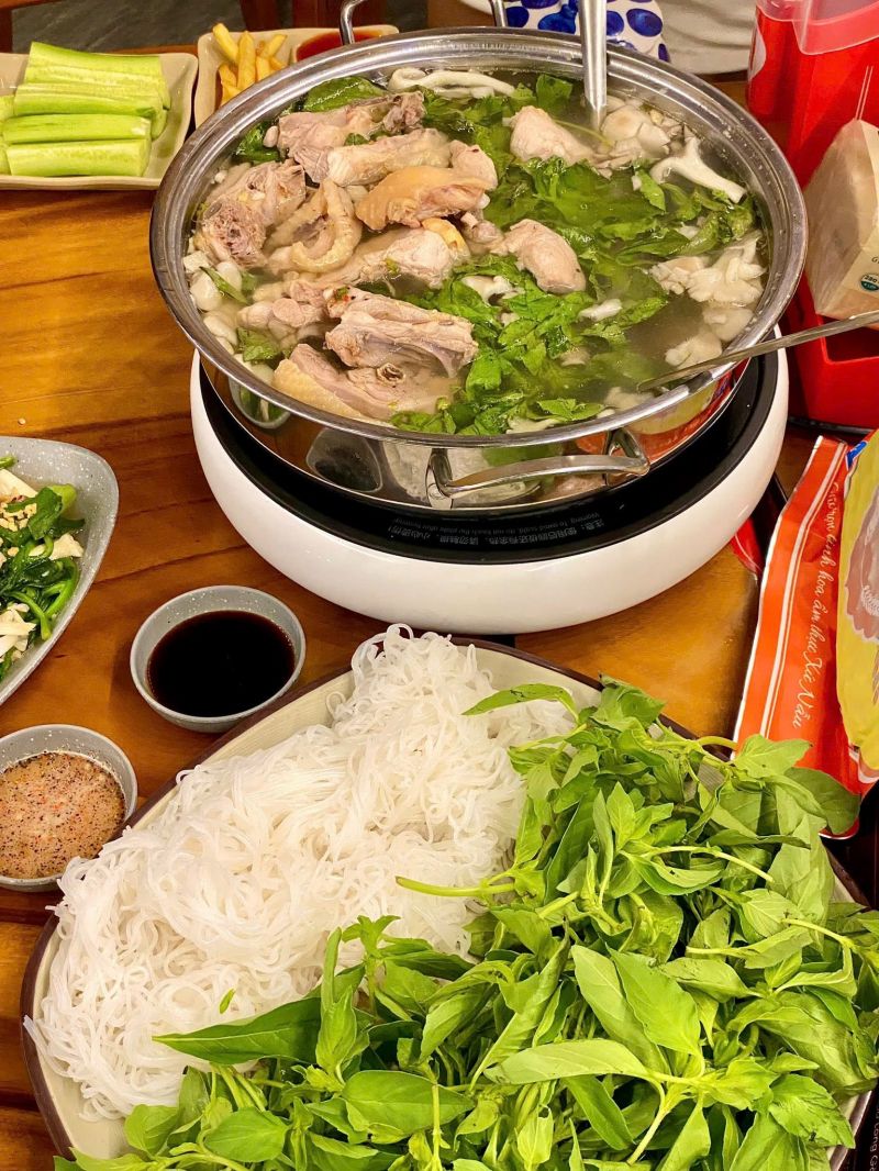 Lẩu Gà Lá É Phú Yên