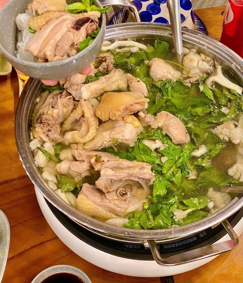 Lẩu Gà Lá É Phú Yên