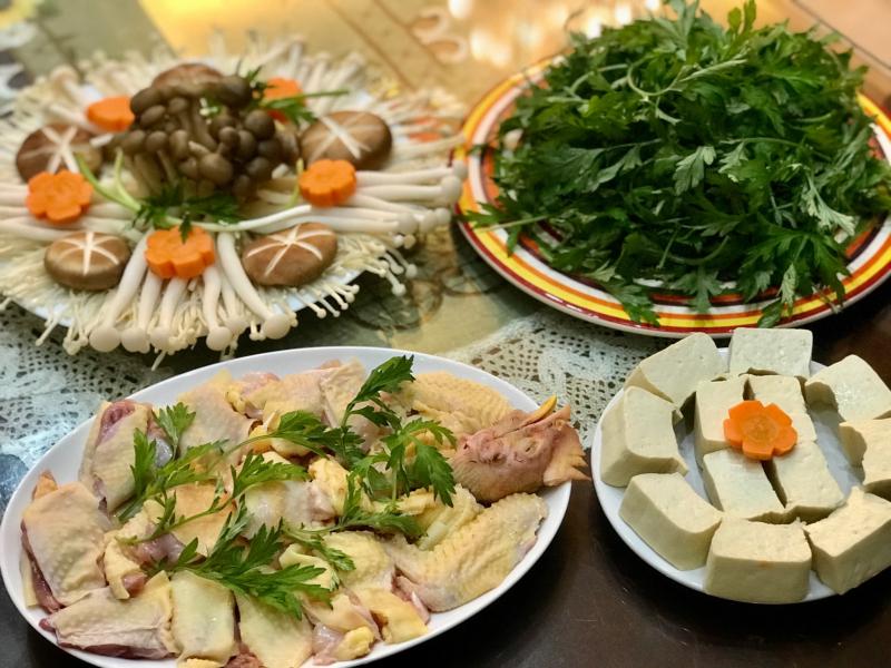 Lẩu gà ngải cứu