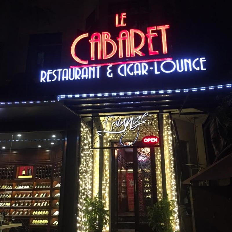 Cửa vào Le Cabaret Wine & Cigar Lounge