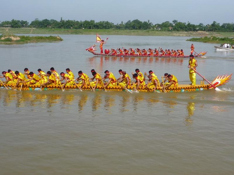 Lễ hội bơi chải Tứ Yên