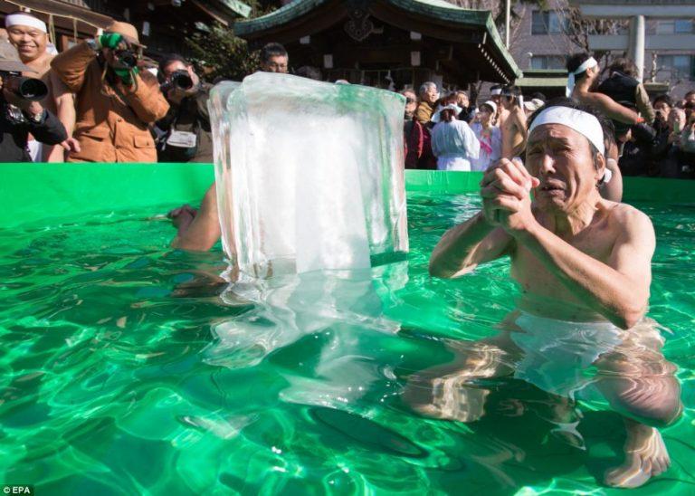 Lễ hội thanh tẩy mùa đông (Kanchu Misogi Matsuri)