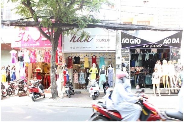 Lê Văn Sỹ cũng là một trong những con đường mua sắm nổi tiếng Sài Gòn
