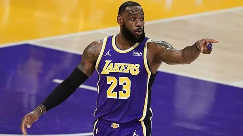 LeBron James thi đấu