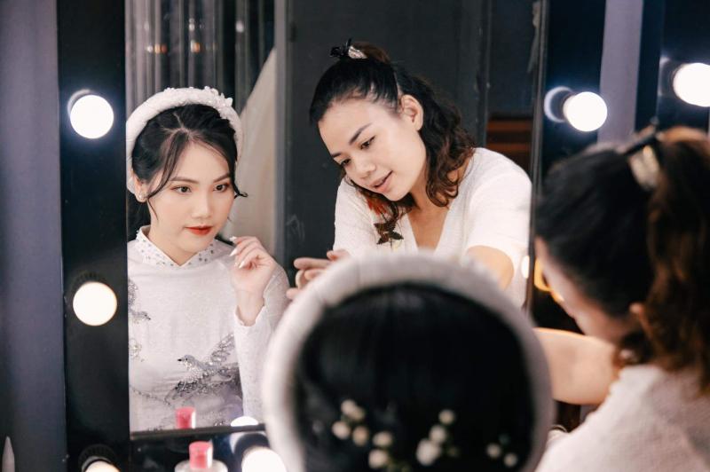 Lee Hương Make Up