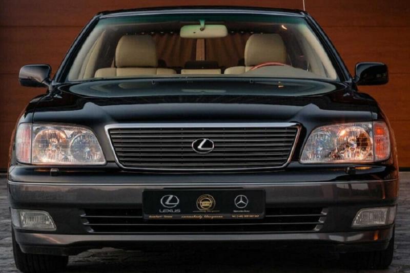 Lexus LS 400