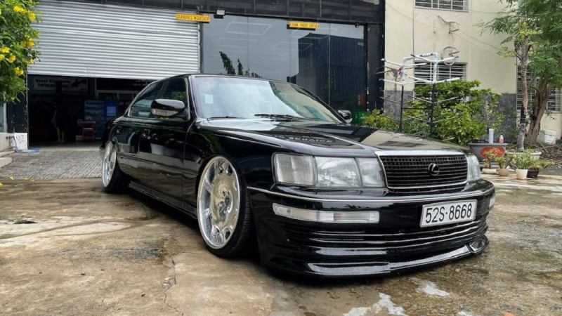 Lexus LS 400