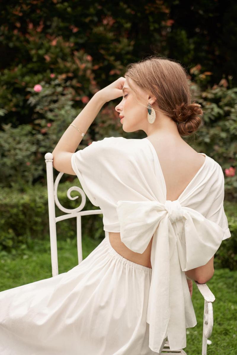 Có gì trong chiếc váy cưới Dior đầy mê hoặc của siêu mẫu kết hôn với tỷ phú  trẻ tuổi Evan Spiegel