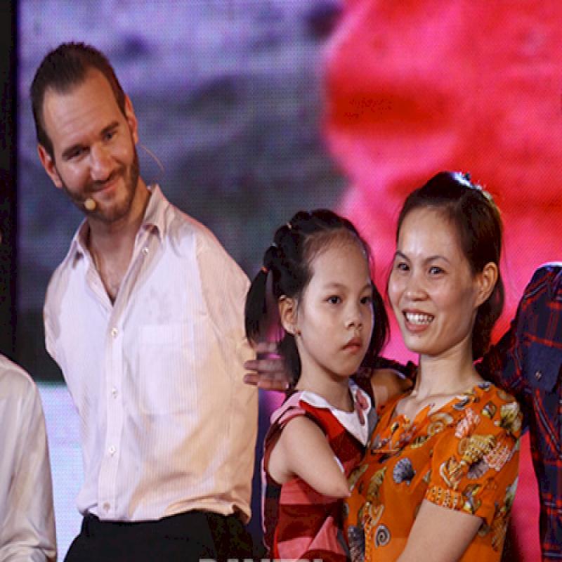 Linh Chi: “Nick Vujicic” Việt Nam