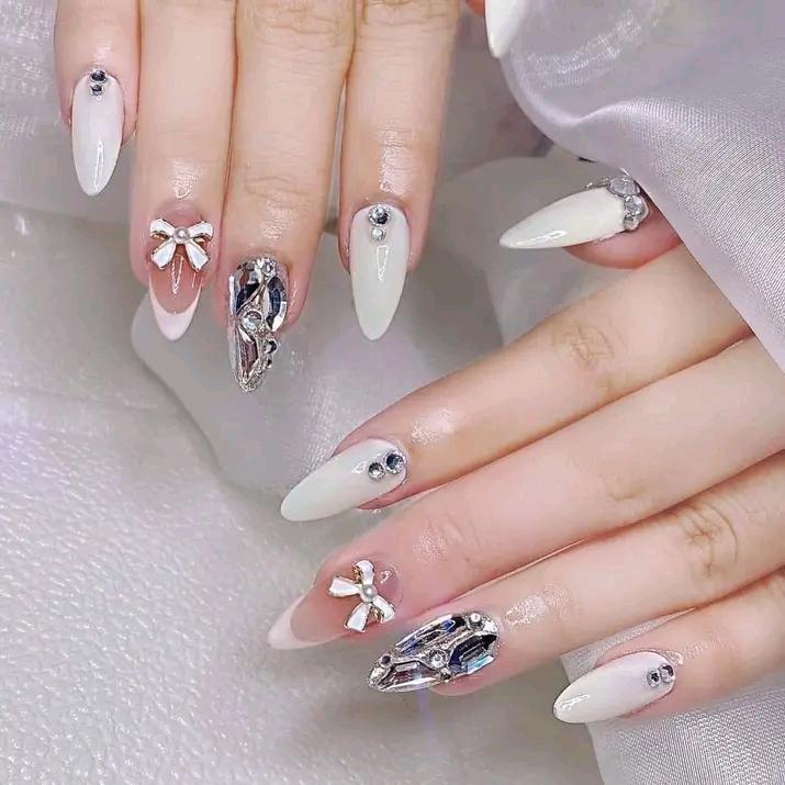 Linh Hồ Makeup & Nail