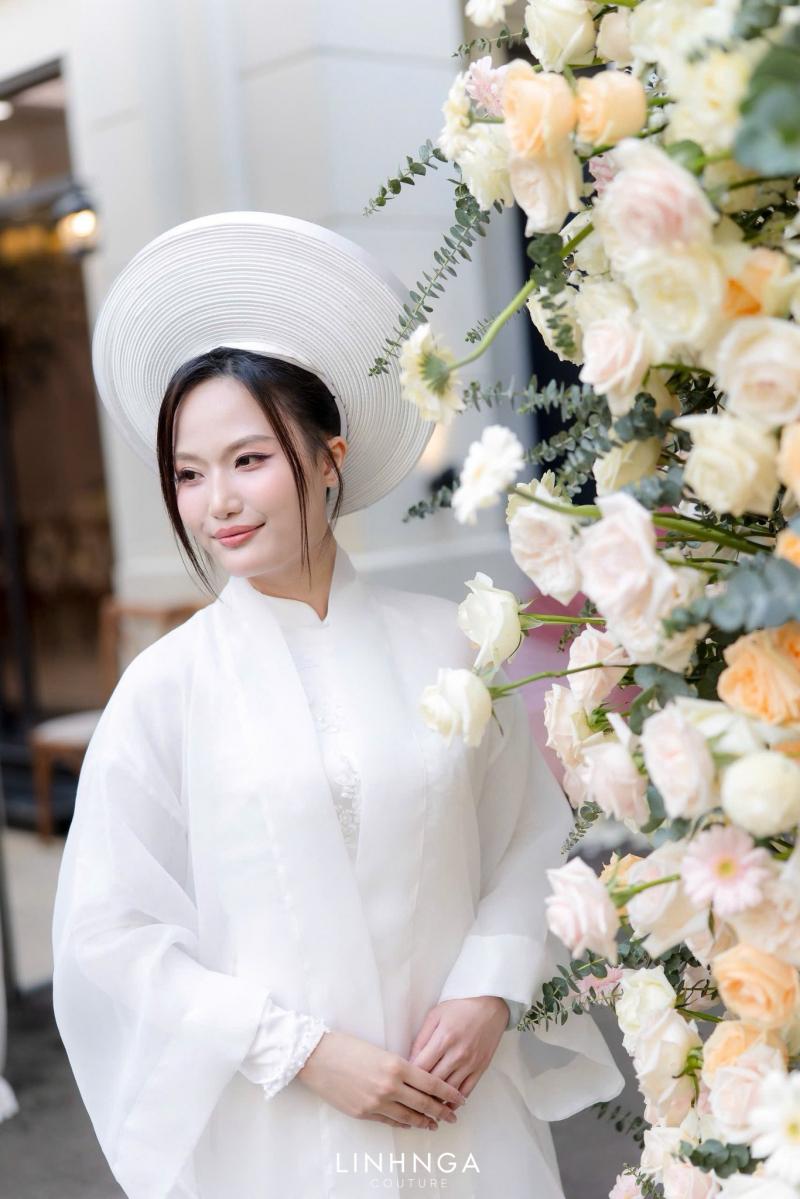 Đội ngũ thiết kế luôn đảm bảo áo dài cưới của Linh Nga Bridal không bị đụng hàng