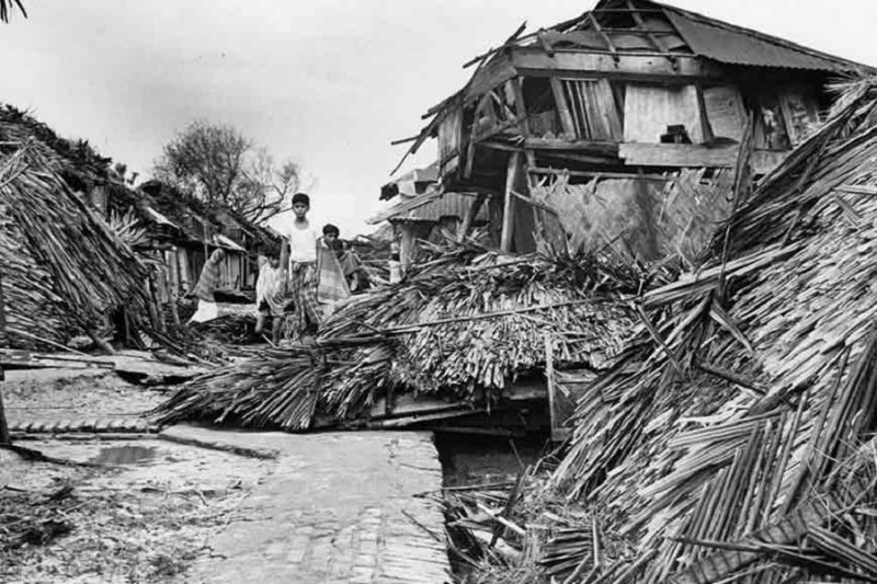 Lốc xoáy Bhola tấn công Bangladesh.