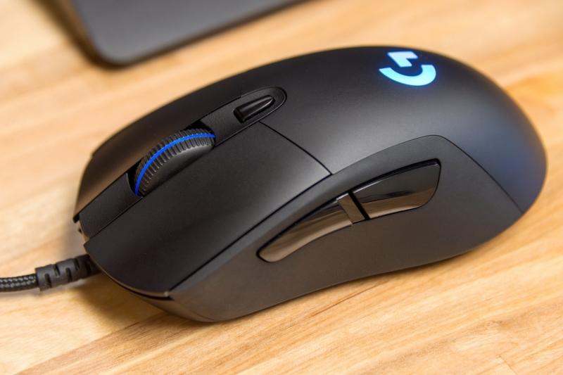 Logitech G403 giá 1,6 triệu đồng