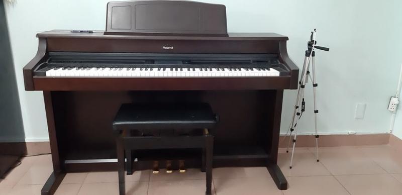 Đàn piano Roland