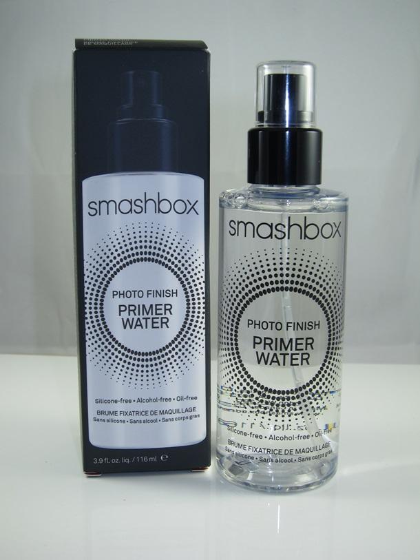 ﻿  Smashbox Photo Finish Primer Water là sản phẩm tích hợp ba công dụng trong cùng một sản phầm: Xịt khóa makeup, xịt khoáng, xịt dưỡng ẩm