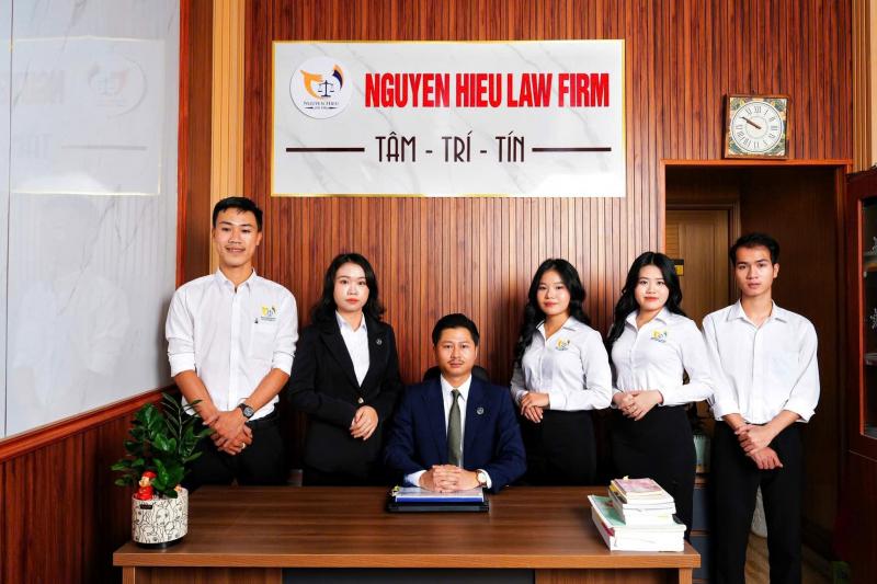Luật sư Nguyễn Hiếu và các cộng sự