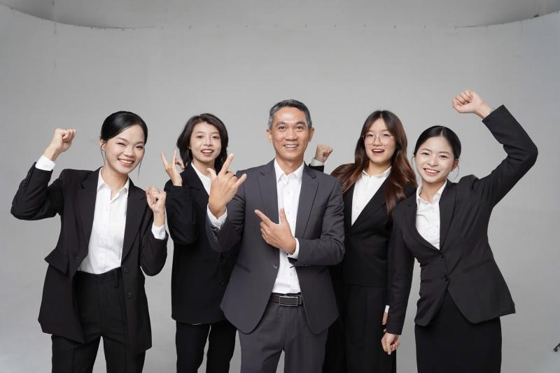 Luật sư Trần Minh Dũng và các cộng sự