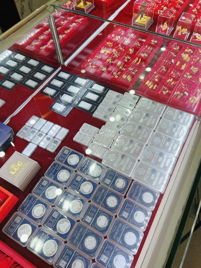 Luca Charm - Diamond Gold