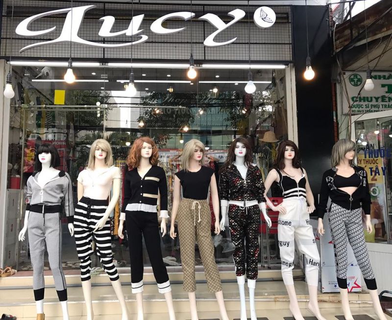 Bạn thấy đấy Lucy Boutique có những item thời trang khá lạ mắt với điểm nhấn các mẫu họa tiết thời thượng, độc đáo
