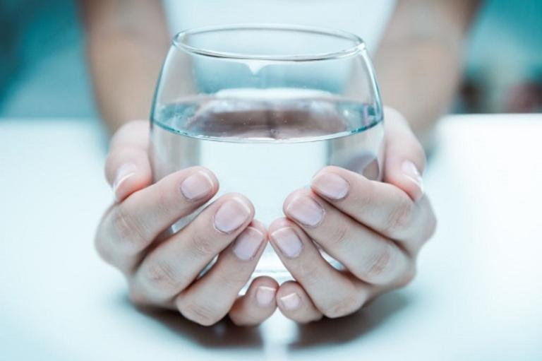 Lười uống nước gây hại cho thận