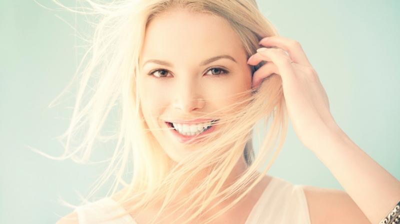 Nụ cười xinh, hàm răng trắng bóng sẽ giúp bạn tự tin hơn