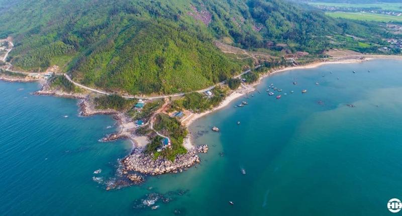 Thien Cam Ha Tinh tourist area has many hotels, along the coast