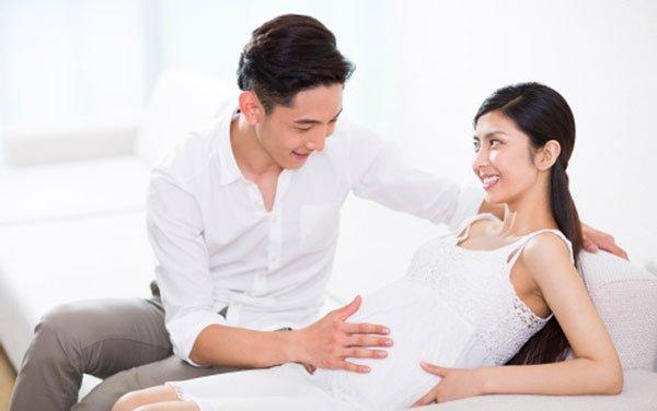 Mẹ bầu nên tự chú ý các triệu chứng trên cơ thể để có biện pháp khắc phục kịp thời các vấn đề về da