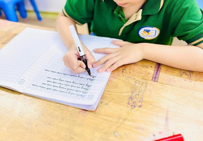 Luyện chữ đẹp cô Thu Hằng