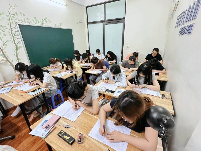 Luyện chữ đẹp Thùy Loan