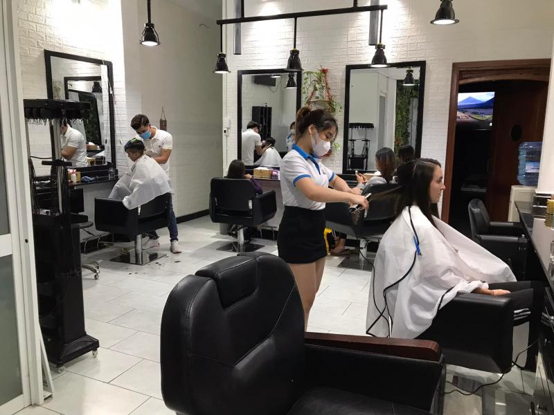 Ly's Salon