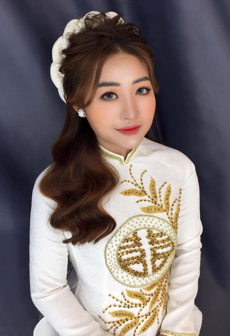 Make up Nguyễn Thi