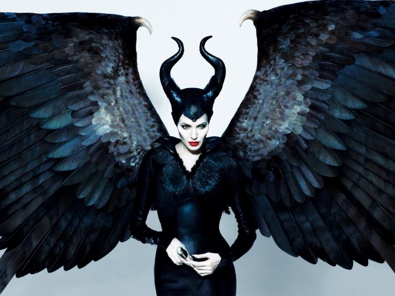 Tạo hình của Maleficent  do diễn viên Angelina Jolie thủ vai