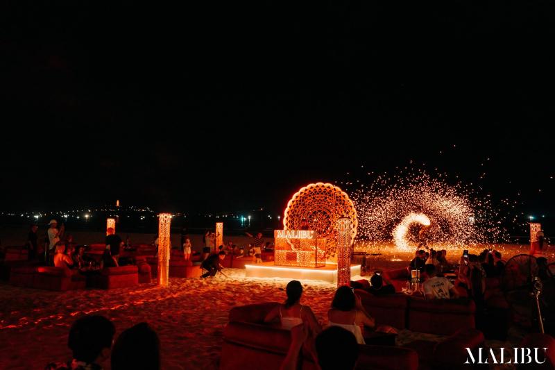 Malibu Beach Club - Seaside Chill & Cocktails