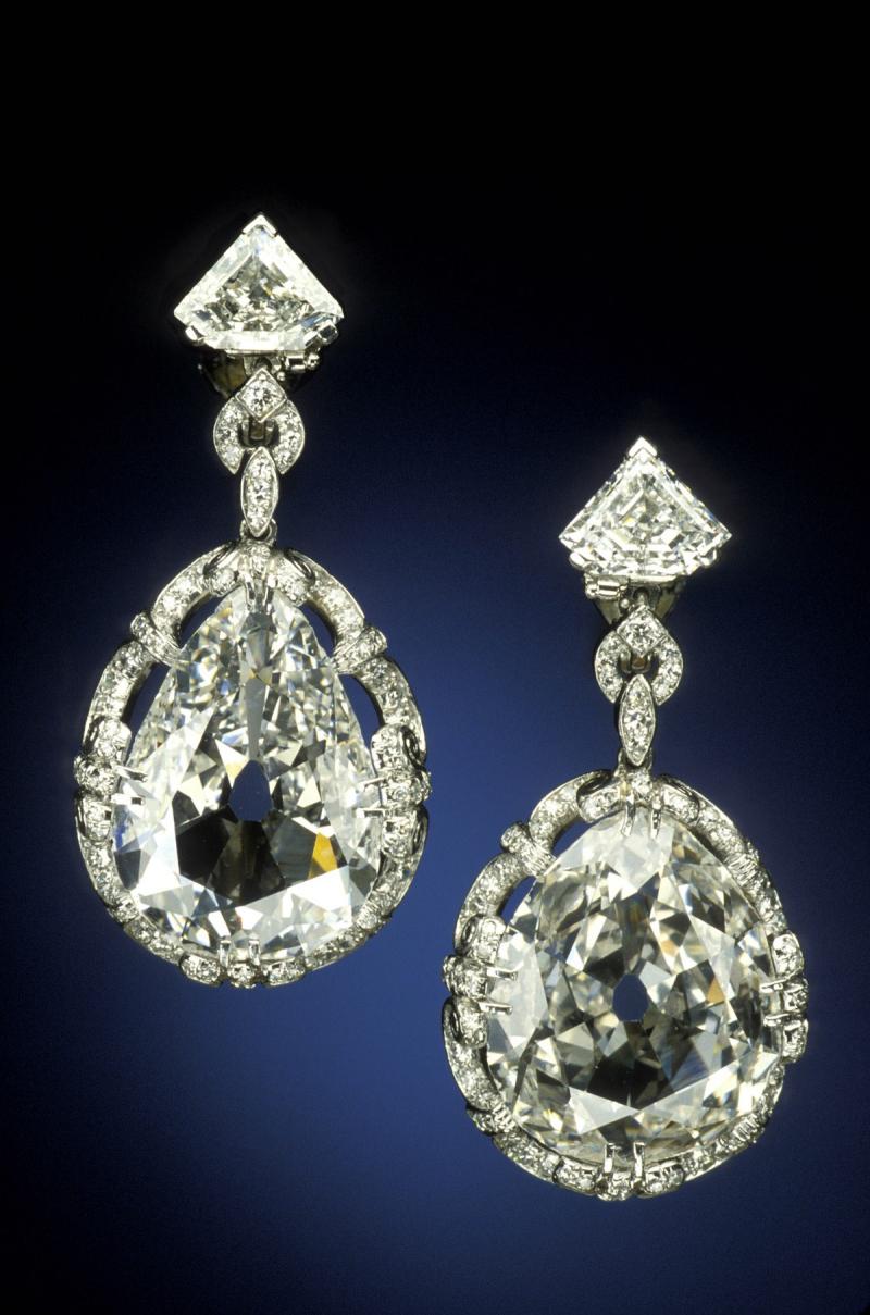 Marie Antoinette Diamond Earrings: 1 triệu USD