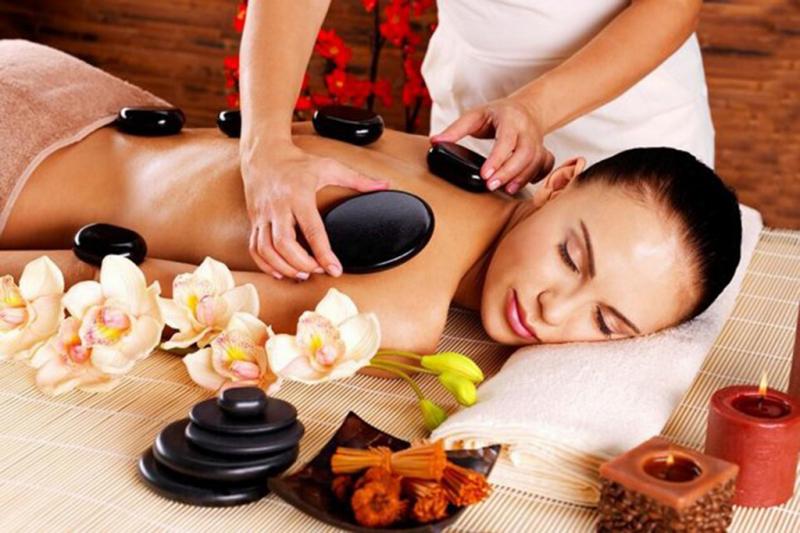 Massage bằng đá nóng