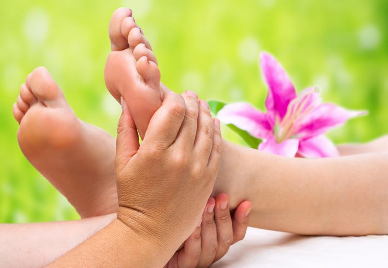 Massage chân làm giảm tác động của chứng phù chân ở phụ nữ mang thai