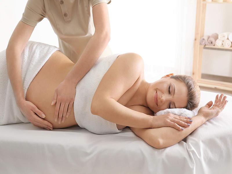 Massage vùng bụng cho mẹ bầu