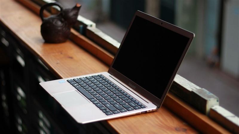 Mẫu laptop rẻ nhất 2018 dành cho các bạn sinh viên, dân văn phòng