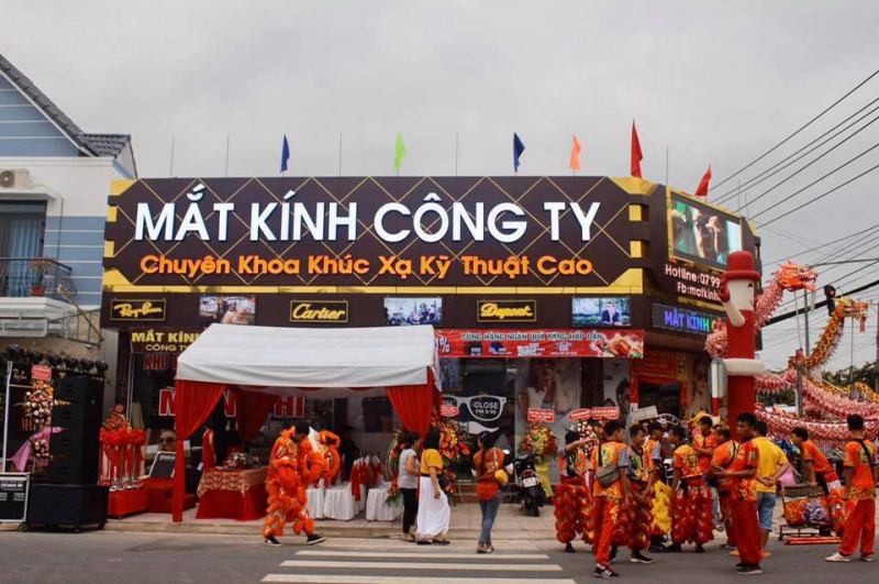 Mắt kính Công Ty