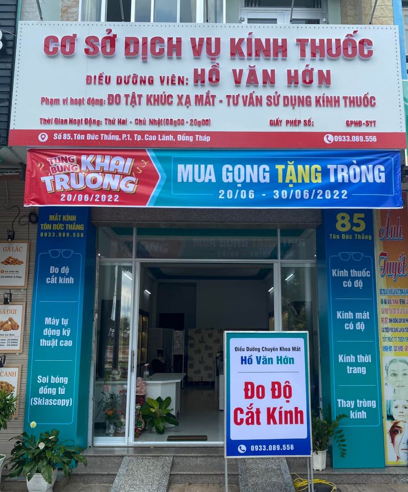 Mắt kính Hồ Văn Hớn