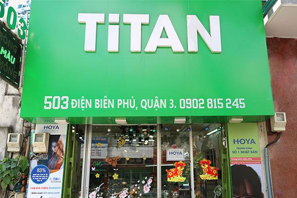 Mắt kính Titan