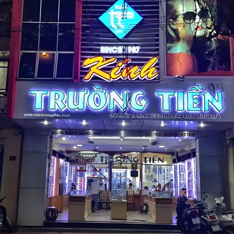 Mắt kính Trường Tiền