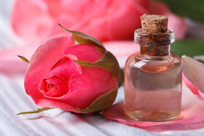 Mặt nạ mật ong và nước hoa hồng