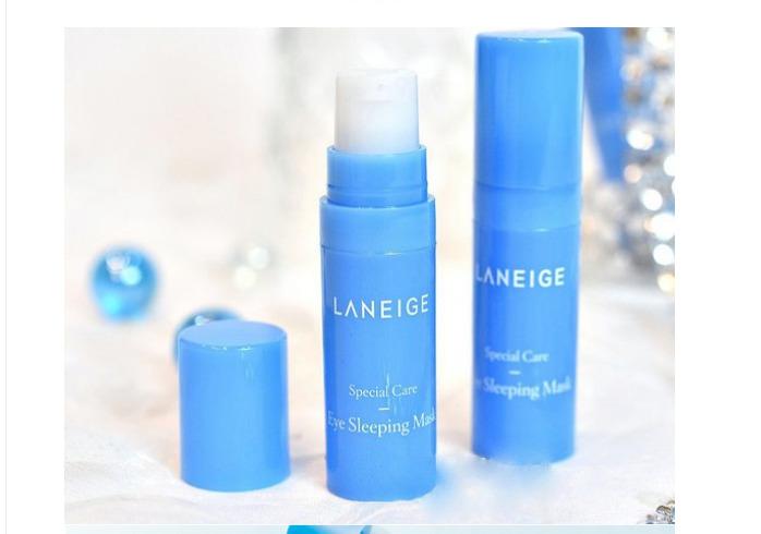 Laneige Eye Sleeping Mask có khả năng tạo ra lớp film ẩm bảo vệ vùng da dưới mắt trong khi ngủ cung cấp độ ẩm cùng dưỡng chất cho vùng da này giúp xua tan đi hết những căng thẳng mệt mỏi