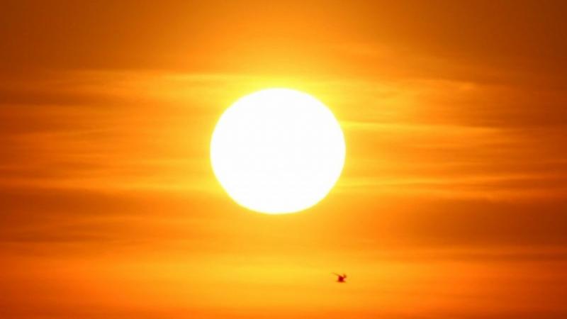 Mặt Trời có phát triển to lên không?