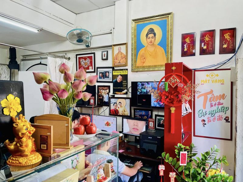 Mắt Vàng Studio