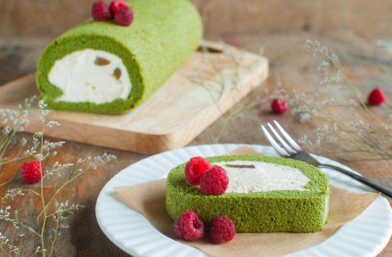 Matcha Chestnut Roll Cake