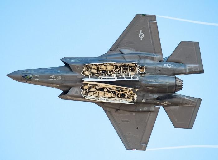 Máy bay chiến đấu F-35 Lightning II