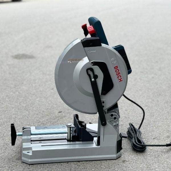 Máy cắt sắt cầm tay Bosch